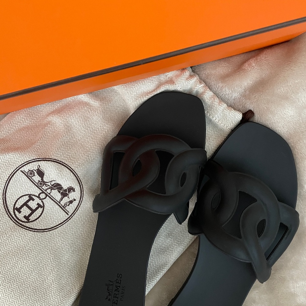 *NEW* Hermès Aloha 37